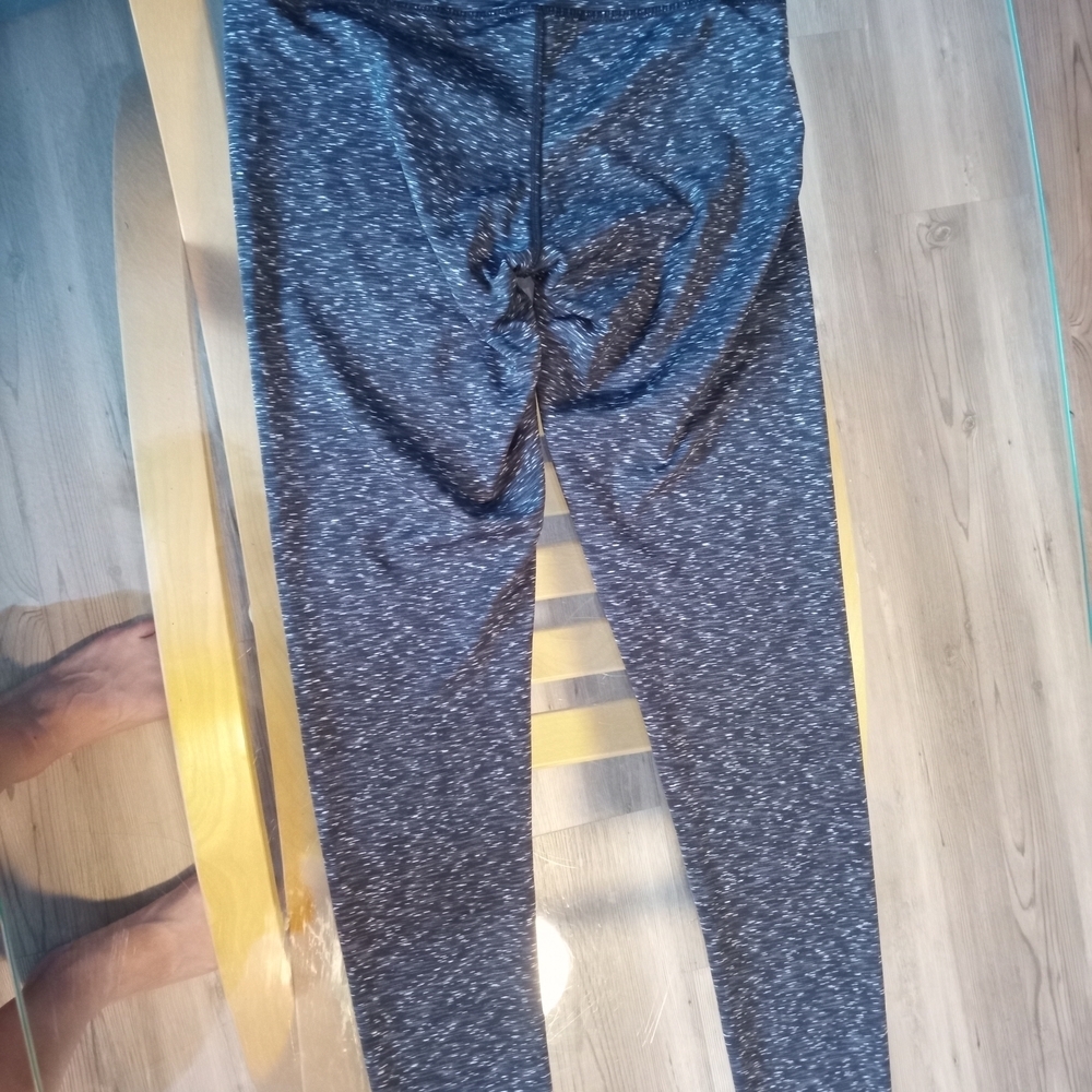 Black and White Patterned Leggings - Picture 3 of 4
